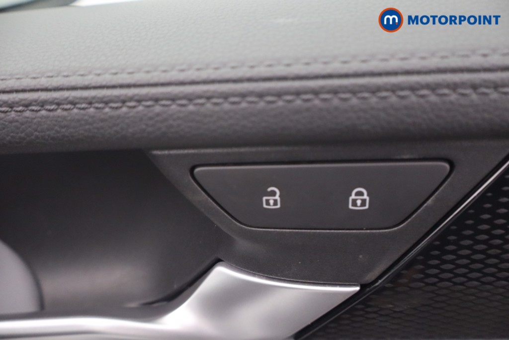Volkswagen Passat Life Automatic Petrol Plug-In Hybrid Estate - Stock Number (1656621) - 11th supplementary image