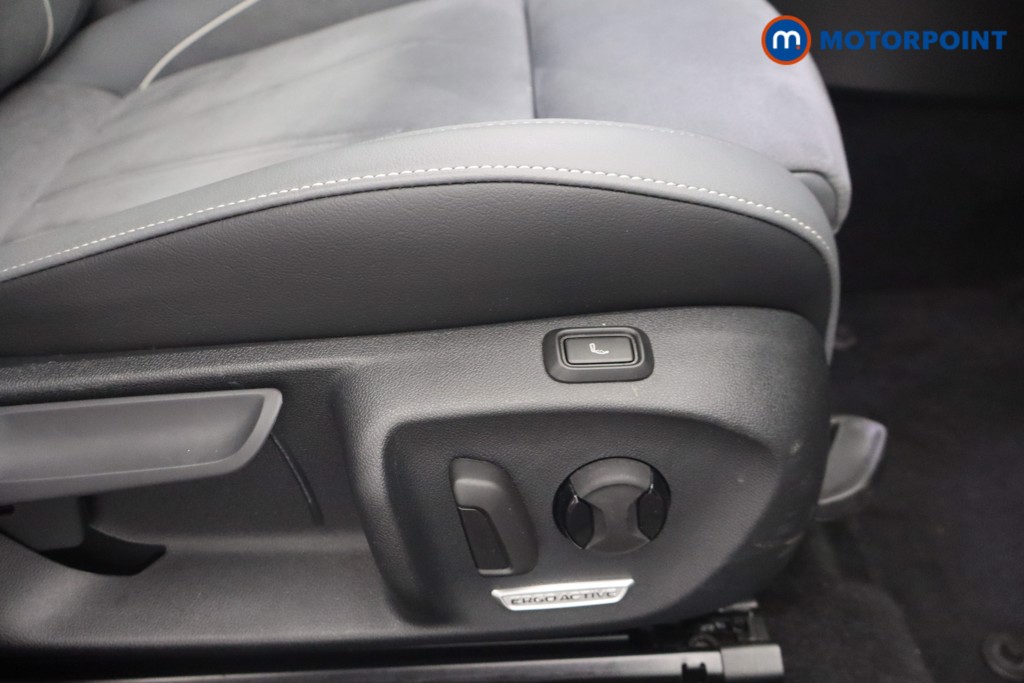 Volkswagen Passat Life Automatic Petrol Plug-In Hybrid Estate - Stock Number (1656621) - 14th supplementary image