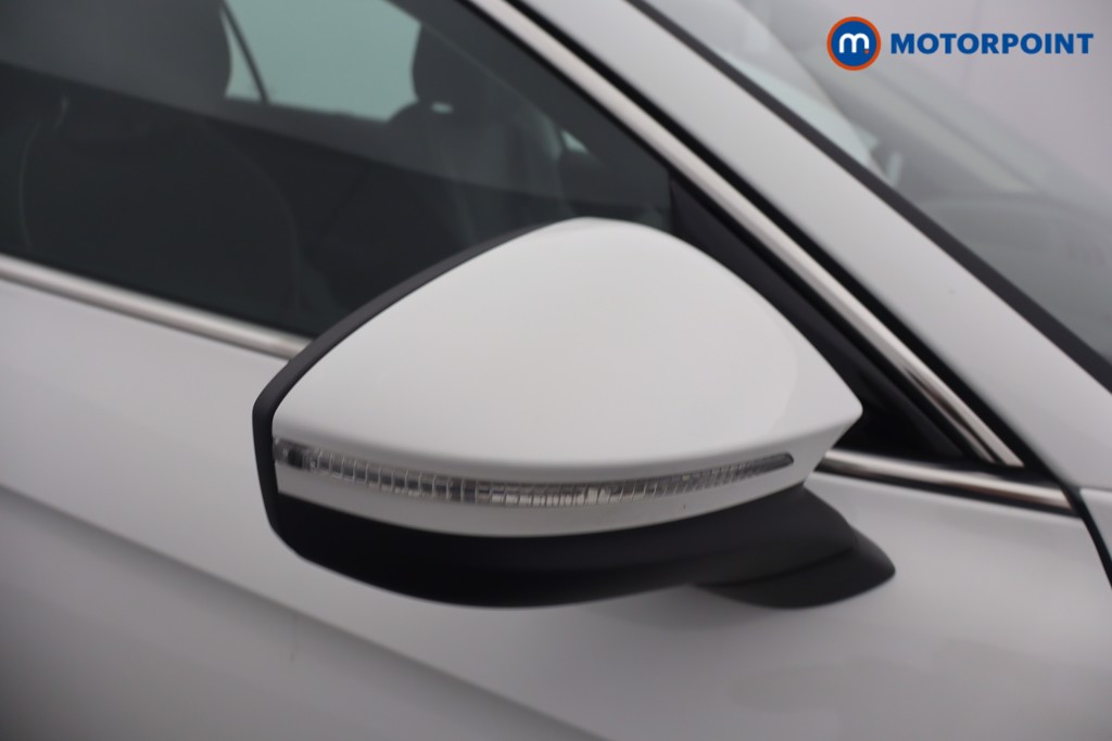 Volkswagen Passat Life Automatic Petrol Plug-In Hybrid Estate - Stock Number (1656621) - 25th supplementary image