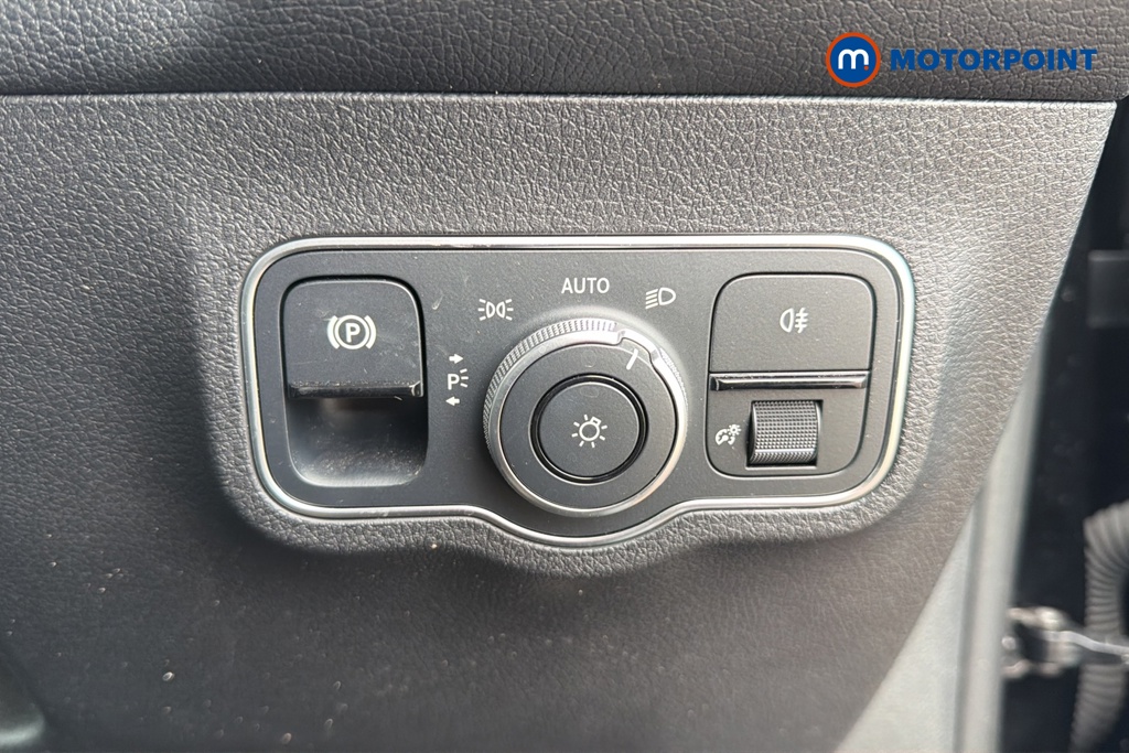 Mercedes-Benz GLB Amg Line Automatic Petrol SUV - Stock Number (1658190) - 11th supplementary image
