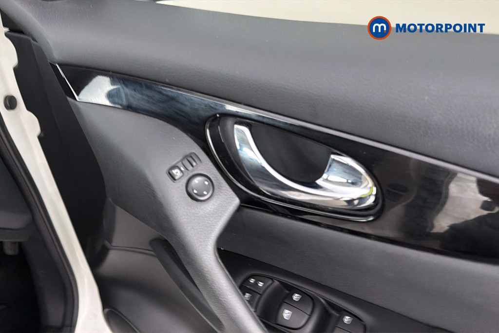 Nissan Qashqai Acenta Premium Manual Petrol SUV - Stock Number (1643932) - 42nd supplementary image