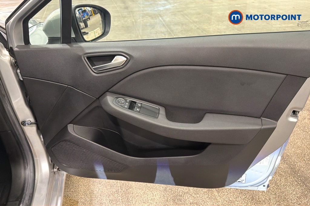 Renault Clio Iconic Manual Petrol Hatchback - Stock Number (1650740) - 19th supplementary image