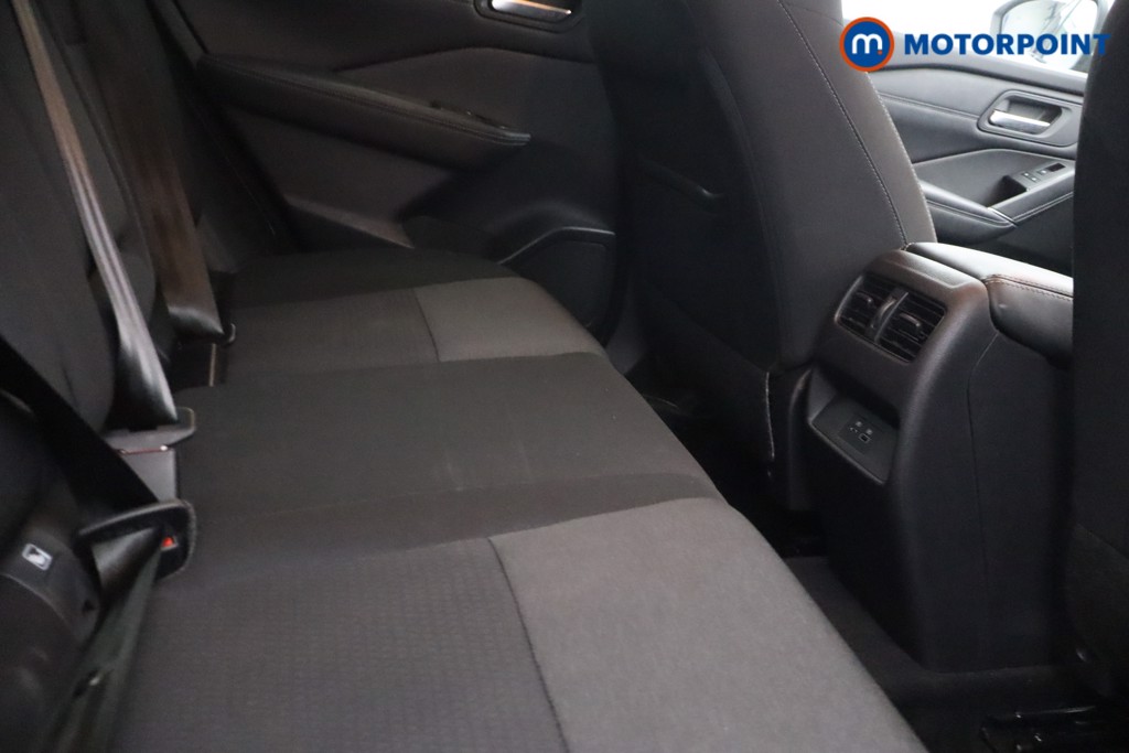 Nissan Qashqai N-Connecta Manual Petrol SUV - Stock Number (1651065) - 9th supplementary image