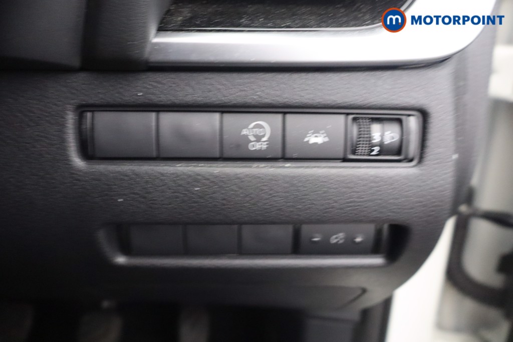 Nissan Qashqai N-Connecta Manual Petrol SUV - Stock Number (1651065) - 15th supplementary image