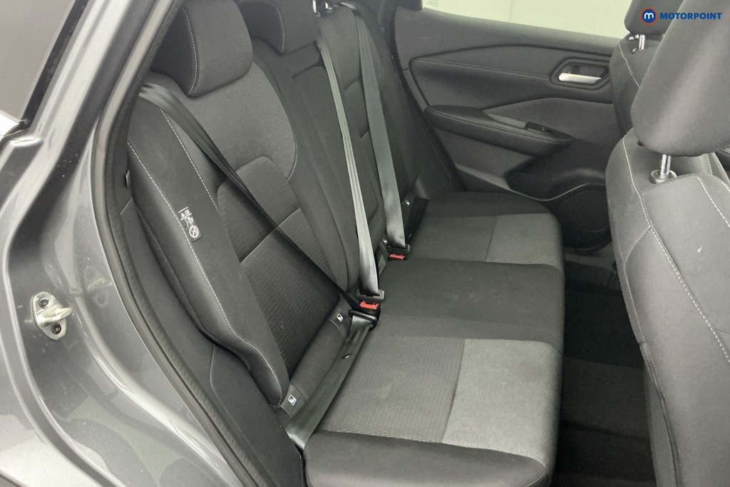 Nissan Qashqai N-Connecta Manual Petrol SUV - Stock Number (1651402) - 4th supplementary image