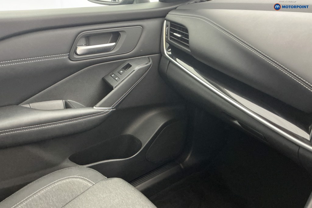 Nissan Qashqai N-Connecta Manual Petrol SUV - Stock Number (1651402) - 9th supplementary image