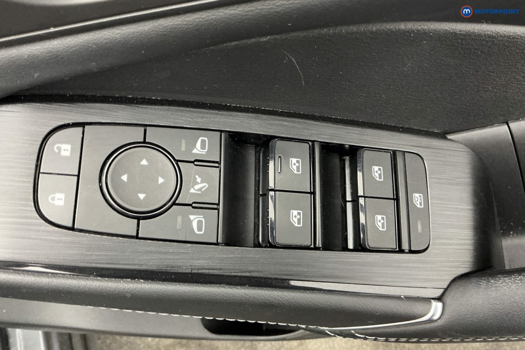 Nissan Qashqai N-Connecta Manual Petrol SUV - Stock Number (1651402) - 14th supplementary image