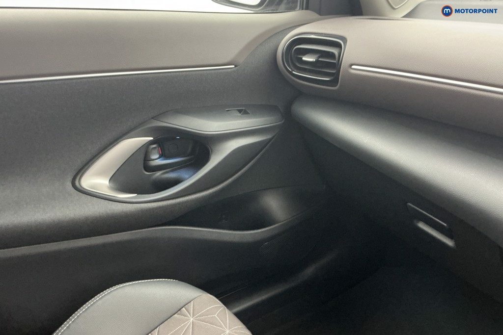 Toyota Yaris Cross Excel Automatic Petrol-Electric Hybrid Estate - Stock Number (1652681) - 14th supplementary image