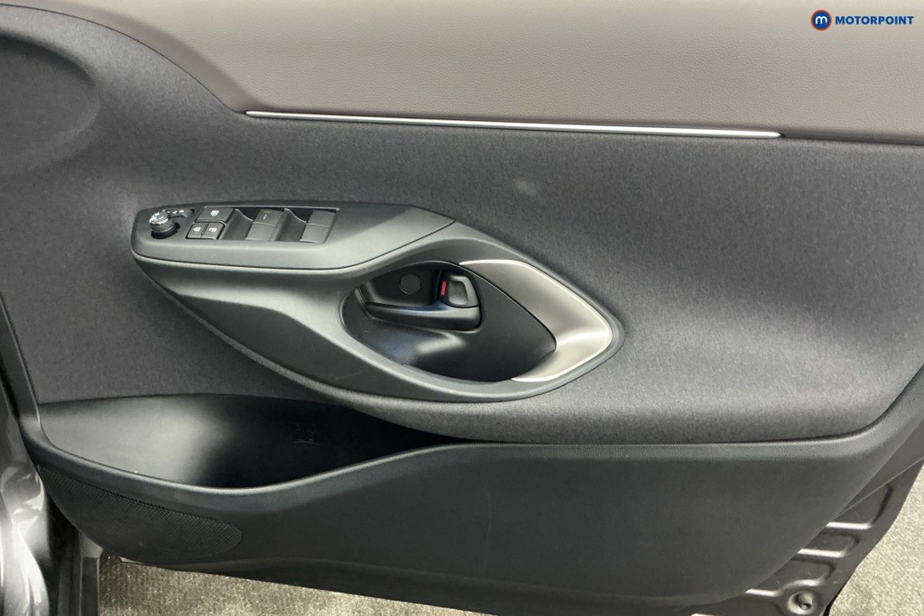 Toyota Yaris Cross Excel Automatic Petrol-Electric Hybrid Estate - Stock Number (1652681) - 15th supplementary image