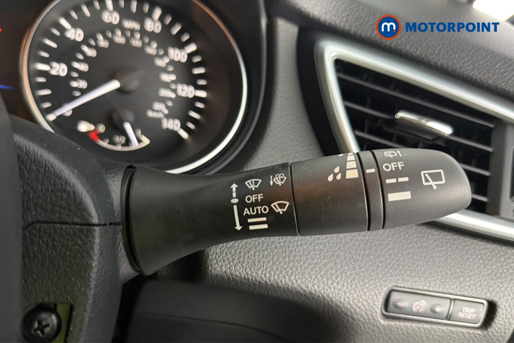 Nissan Qashqai Acenta Premium Automatic Petrol SUV - Stock Number (1656147) - 6th supplementary image