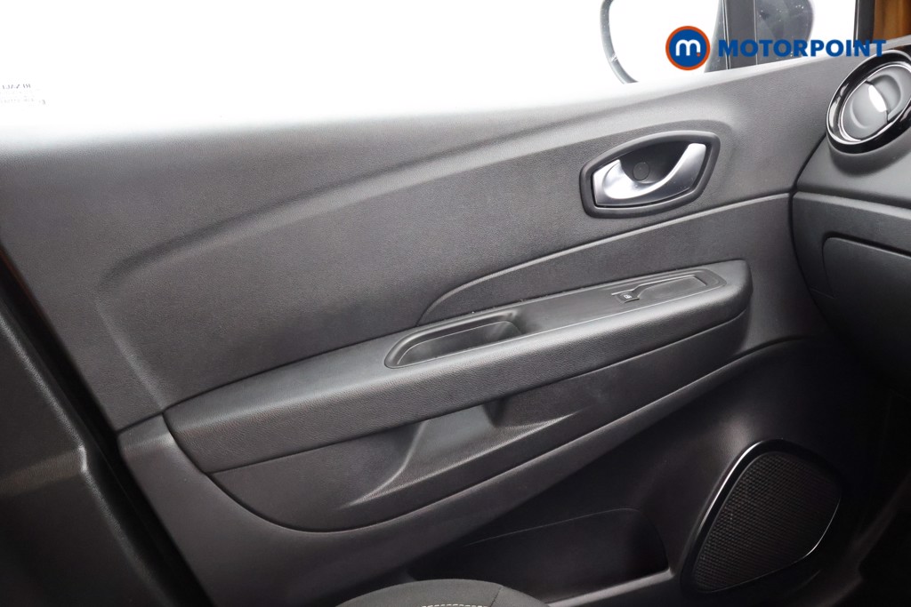 Renault Captur Iconic Manual Petrol SUV - Stock Number (1657042) - 11th supplementary image