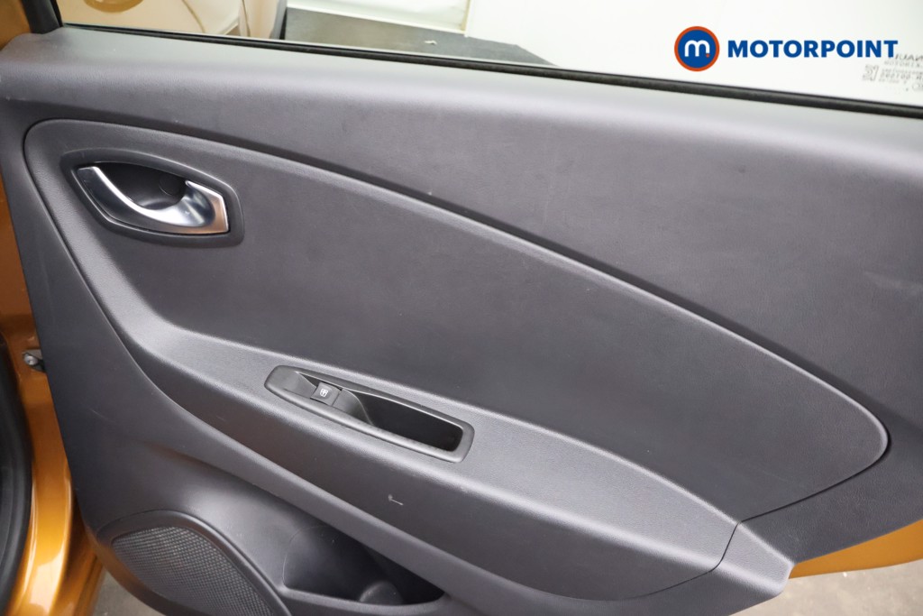 Renault Captur Iconic Manual Petrol SUV - Stock Number (1657042) - 17th supplementary image