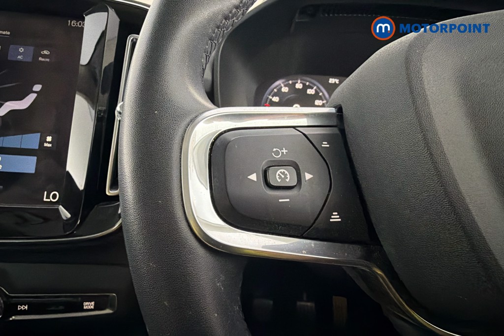 Volvo Xc40 Momentum Manual Petrol SUV - Stock Number (1657184) - 3rd supplementary image
