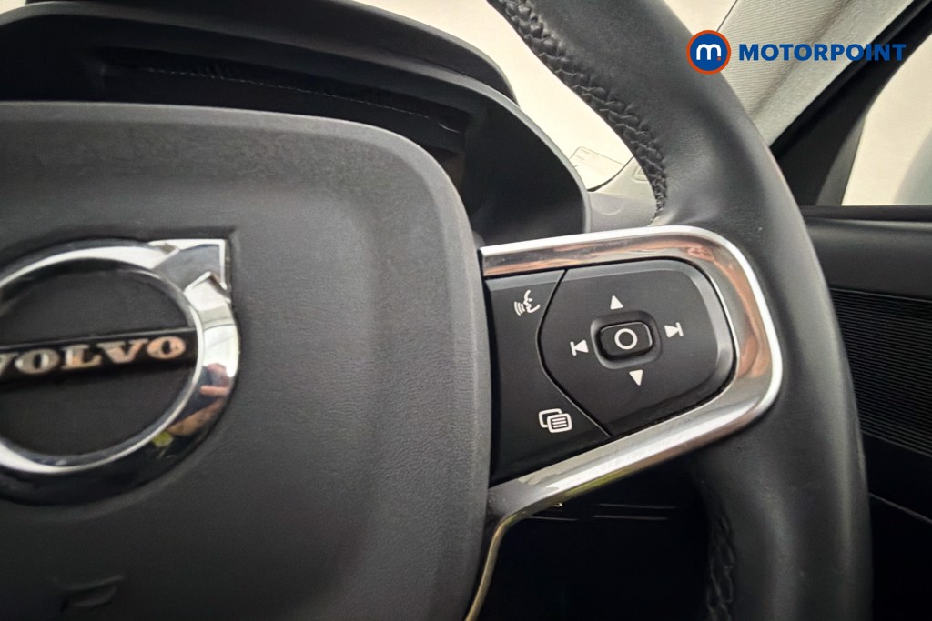 Volvo Xc40 Momentum Manual Petrol SUV - Stock Number (1657184) - 4th supplementary image