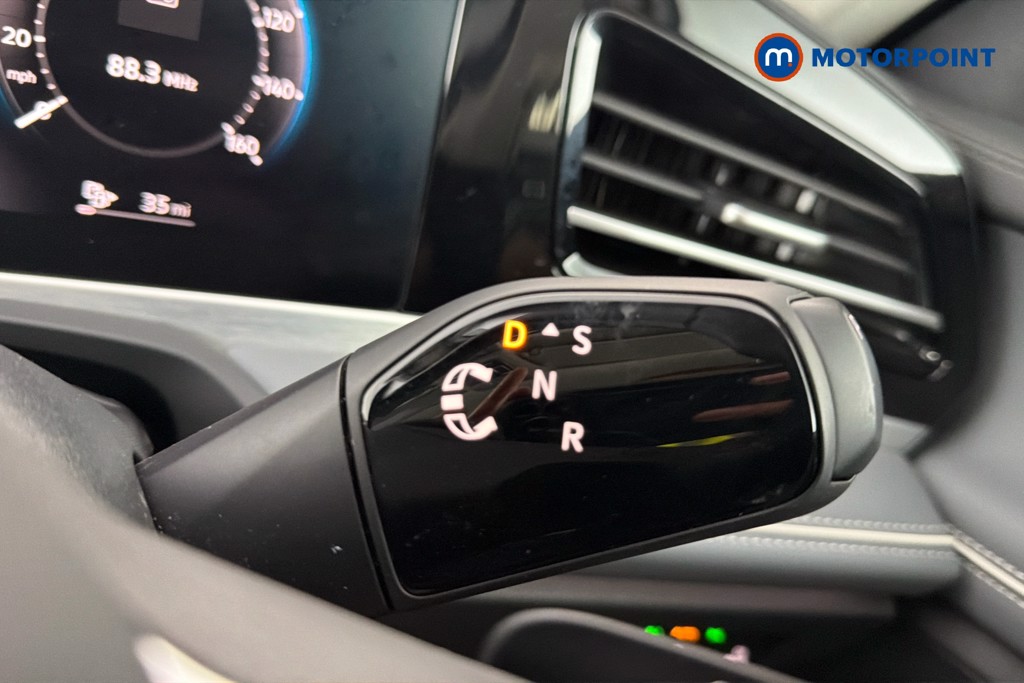 Volkswagen Passat Life Automatic Petrol Plug-In Hybrid Estate - Stock Number (1657368) - 15th supplementary image