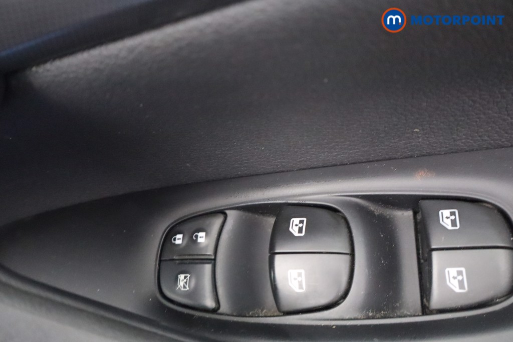 Nissan Qashqai N-Connecta Manual Petrol SUV - Stock Number (1640175) - 12th supplementary image