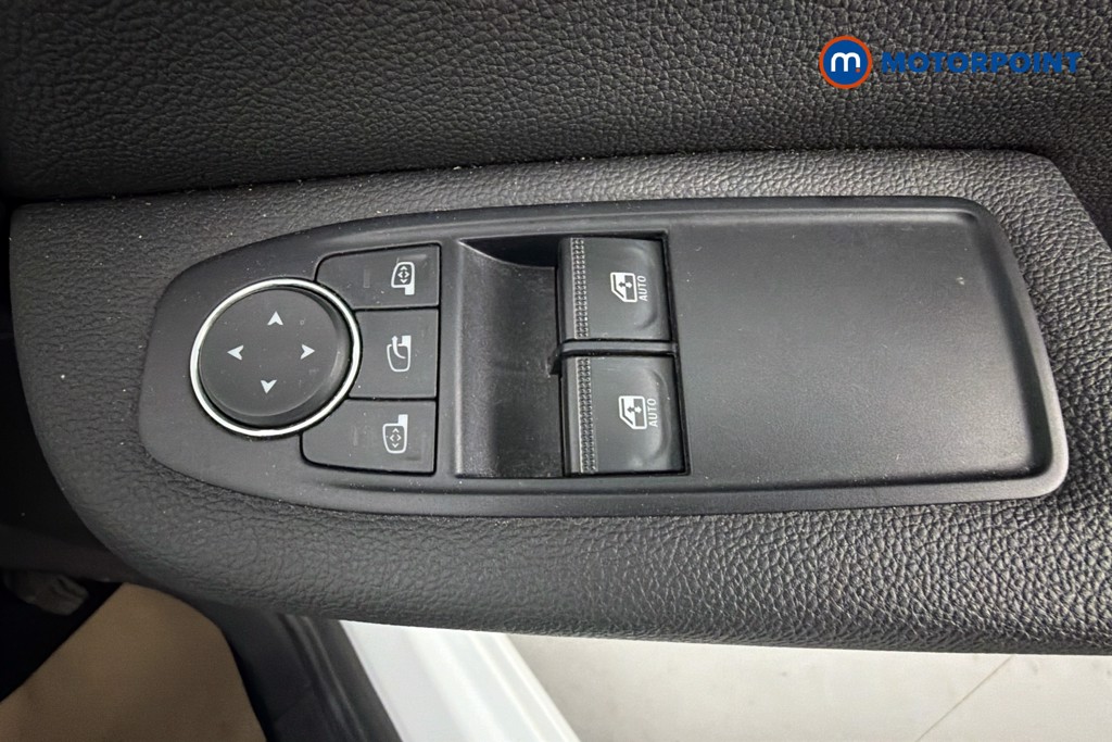 Renault Clio Iconic Manual Petrol Hatchback - Stock Number (1648549) - 20th supplementary image