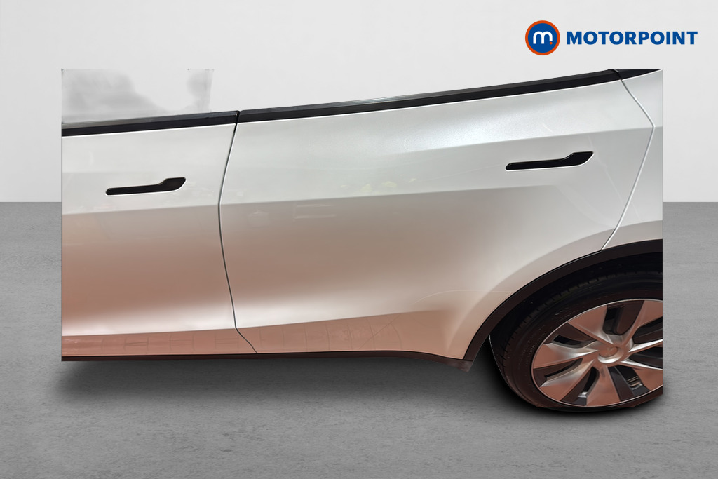 Tesla Model Y Long Range Automatic Electric SUV - Stock Number (1653885) - Passenger side