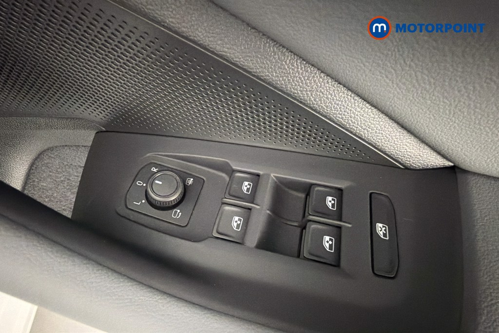 Volkswagen Passat Life Automatic Petrol Plug-In Hybrid Estate - Stock Number (1655495) - 20th supplementary image