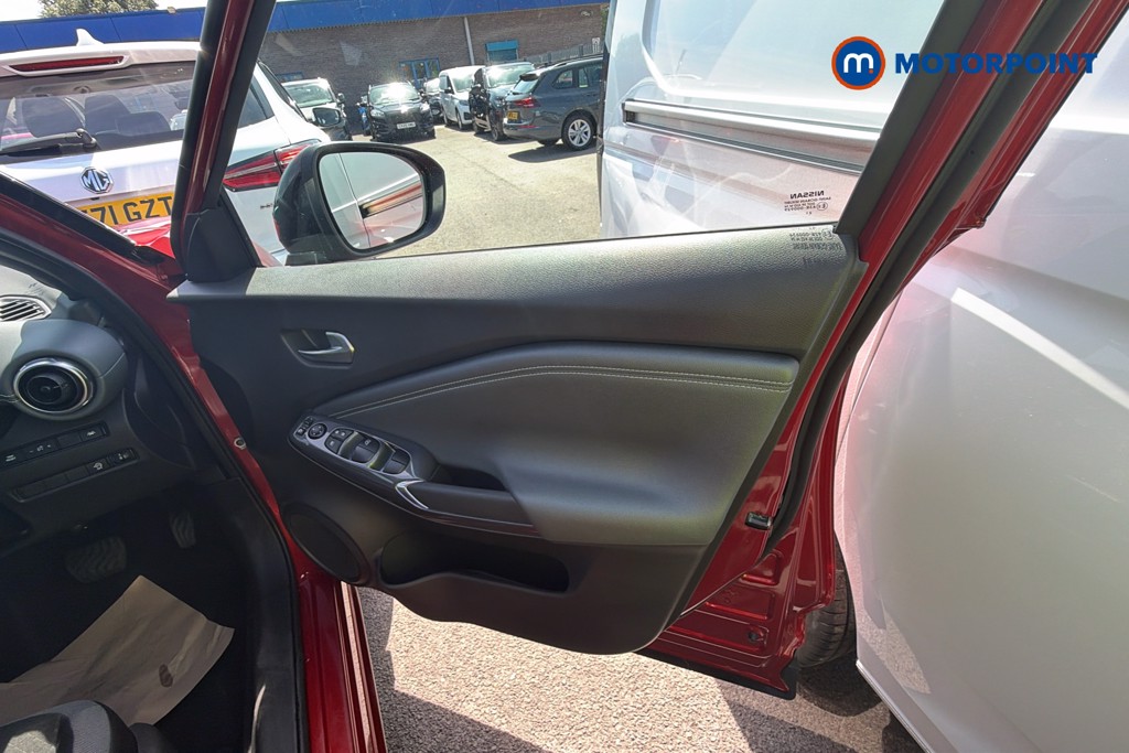 Nissan Juke N-Connecta Automatic Petrol SUV - Stock Number (1656342) - 37th supplementary image