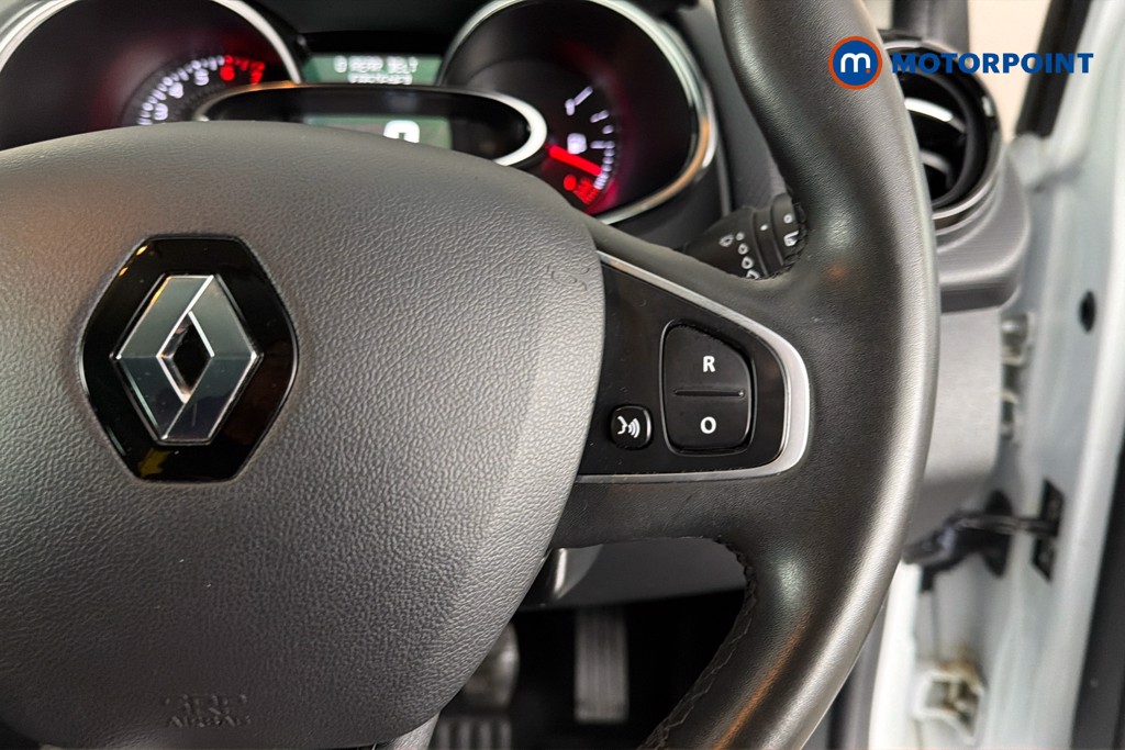 Renault Clio Iconic Manual Petrol Hatchback - Stock Number (1656500) - 4th supplementary image