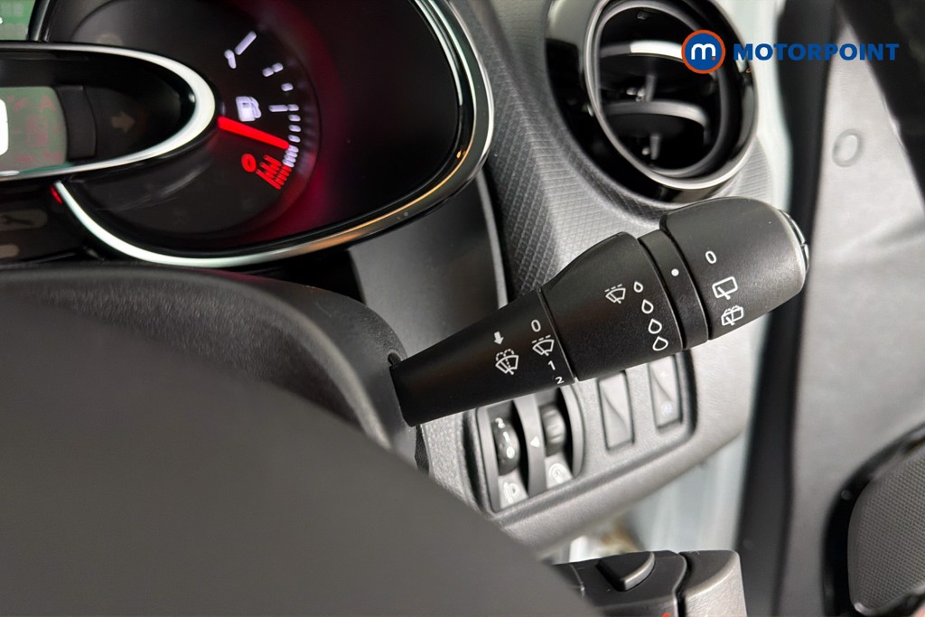 Renault Clio Iconic Manual Petrol Hatchback - Stock Number (1656500) - 7th supplementary image