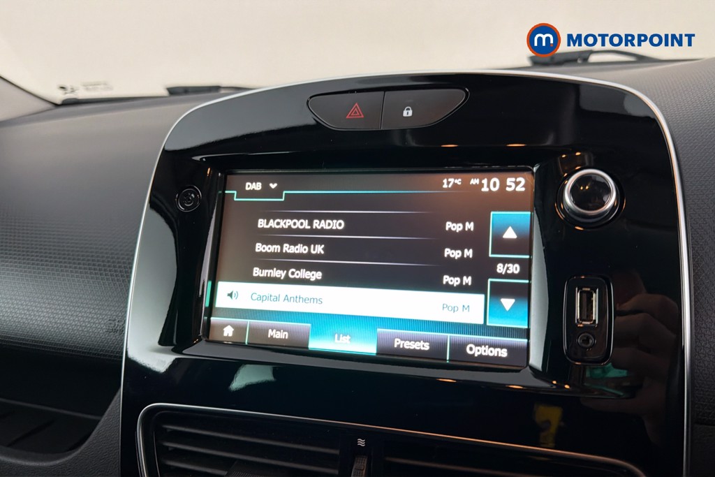 Renault Clio Iconic Manual Petrol Hatchback - Stock Number (1656500) - 9th supplementary image