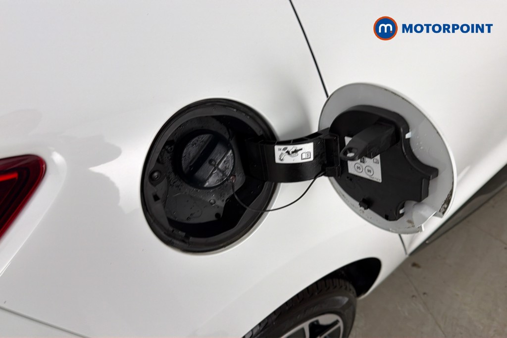 Renault Clio Iconic Manual Petrol Hatchback - Stock Number (1656500) - 41st supplementary image