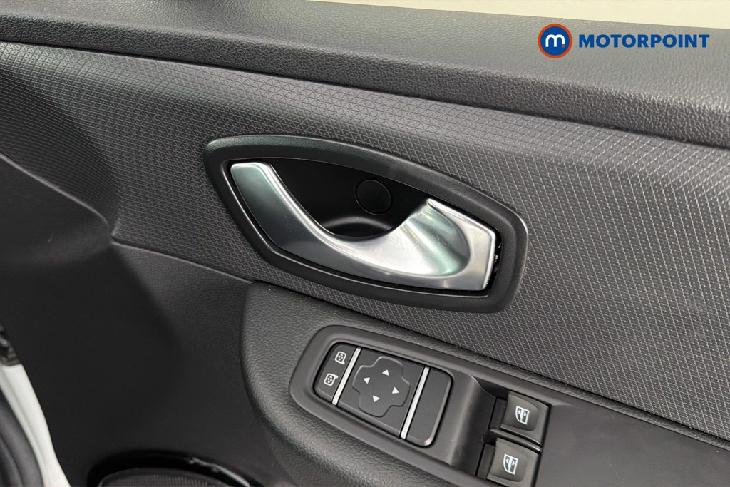 Renault Clio Iconic Manual Petrol Hatchback - Stock Number (1656500) - 42nd supplementary image