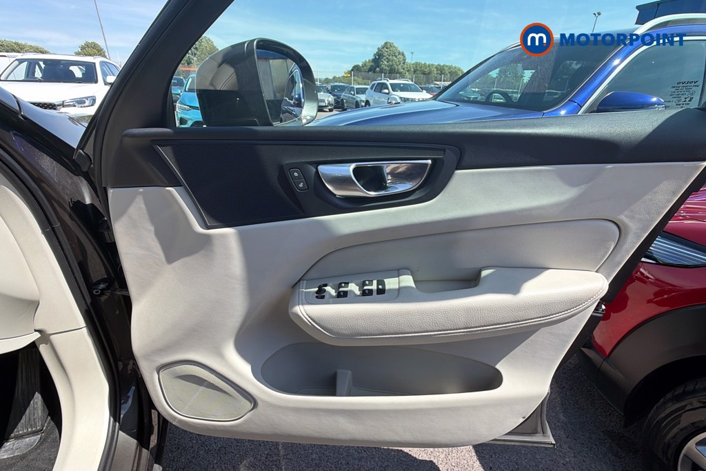 Volvo Xc60 Momentum Automatic Petrol SUV - Stock Number (1656842) - 19th supplementary image