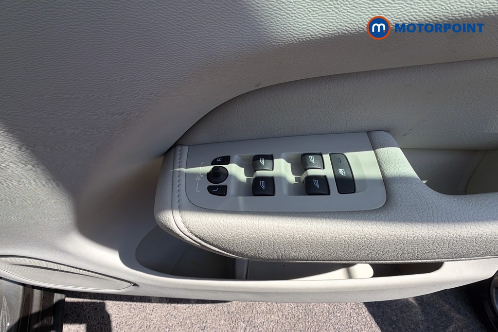 Volvo Xc60 Momentum Automatic Petrol SUV - Stock Number (1656842) - 20th supplementary image
