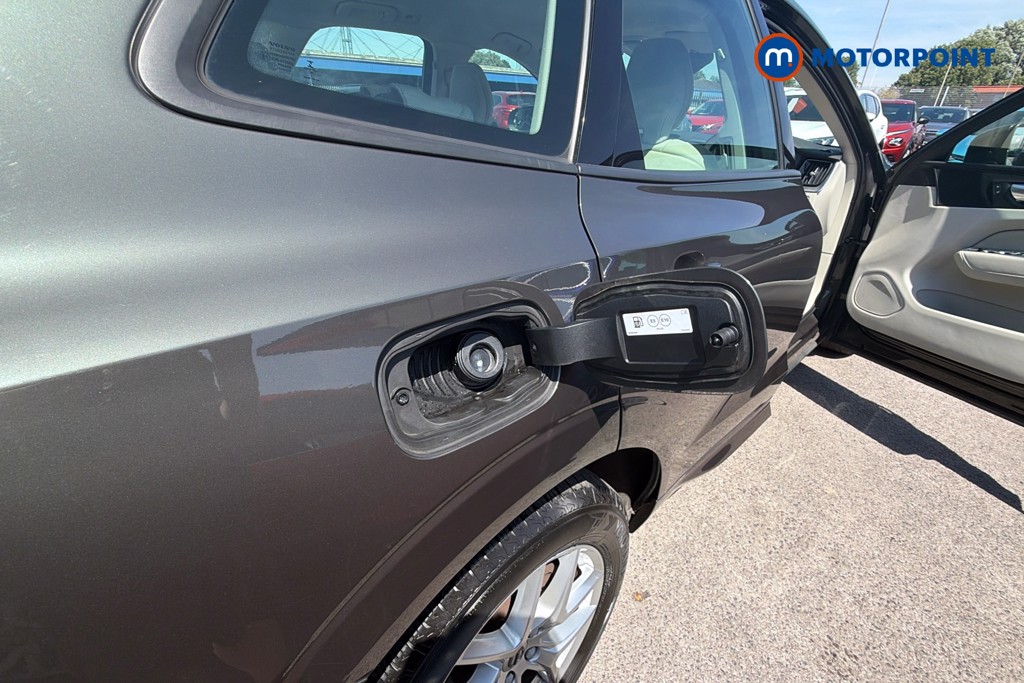 Volvo Xc60 Momentum Automatic Petrol SUV - Stock Number (1656842) - 41st supplementary image