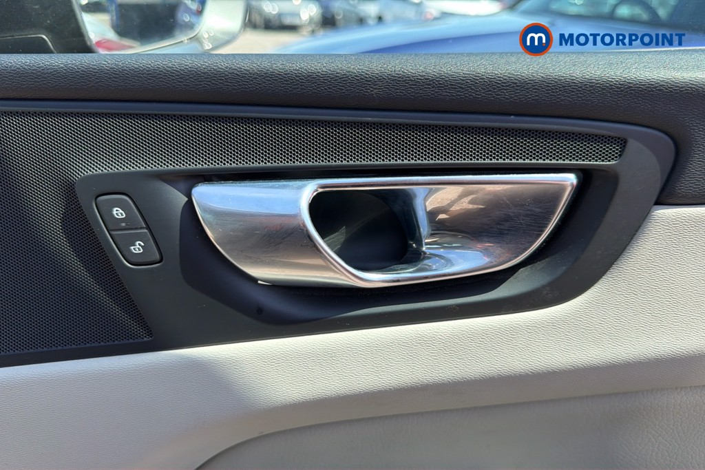 Volvo Xc60 Momentum Automatic Petrol SUV - Stock Number (1656842) - 42nd supplementary image