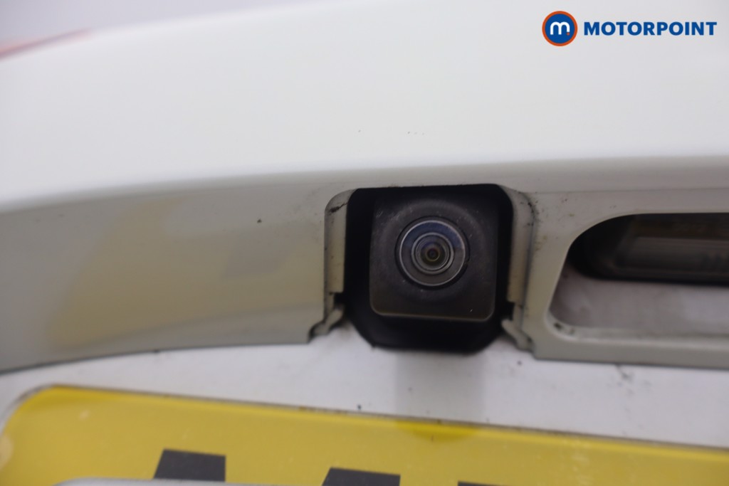 Toyota Yaris Y20 Automatic Petrol-Electric Hybrid Hatchback - Stock Number (1657985) - 4th supplementary image