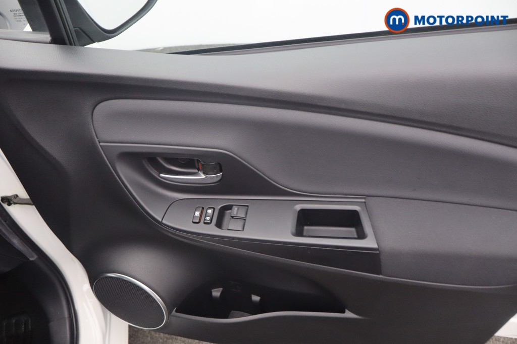 Toyota Yaris Y20 Automatic Petrol-Electric Hybrid Hatchback - Stock Number (1657985) - 9th supplementary image