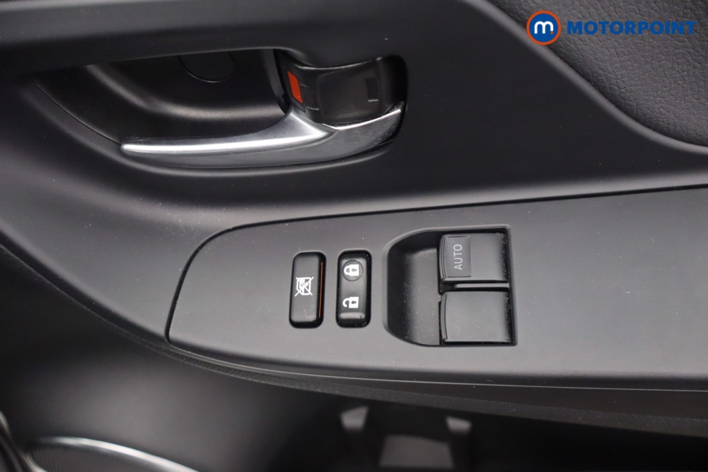 Toyota Yaris Y20 Automatic Petrol-Electric Hybrid Hatchback - Stock Number (1657985) - 10th supplementary image