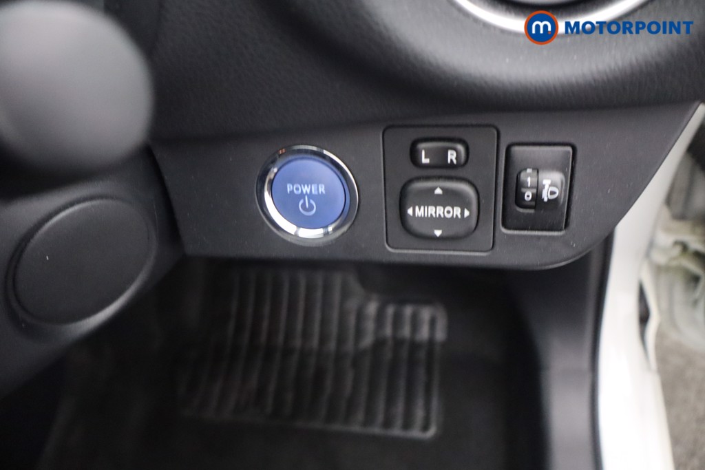 Toyota Yaris Y20 Automatic Petrol-Electric Hybrid Hatchback - Stock Number (1657985) - 12th supplementary image