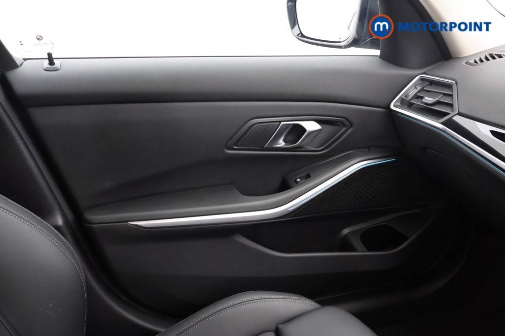 BMW 3 Series Sport Automatic Petrol Plug-In Hybrid Saloon - Stock Number (1658028) - 11th supplementary image