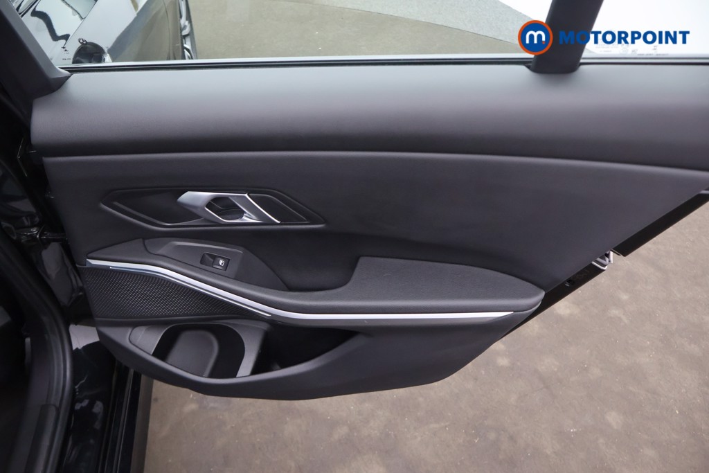 BMW 3 Series Sport Automatic Petrol Plug-In Hybrid Saloon - Stock Number (1658028) - 17th supplementary image