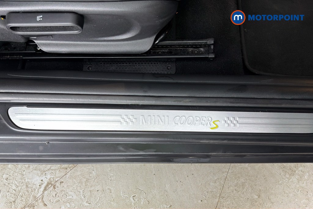 Mini Hatchback Cooper S Level 2 Automatic Electric Hatchback - Stock Number (1658203) - 25th supplementary image