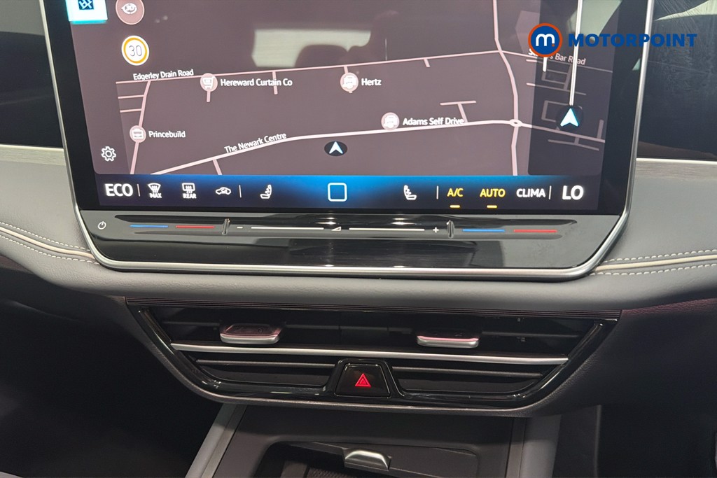 Volkswagen Passat Life Automatic Petrol Plug-In Hybrid Estate - Stock Number (1658413) - 12th supplementary image