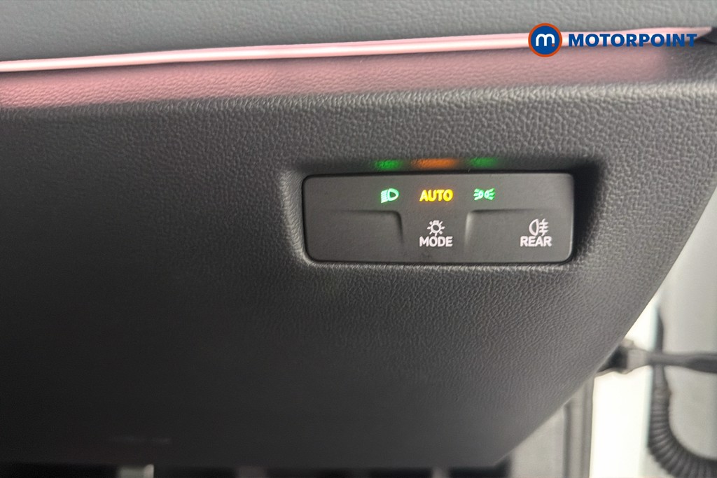 Volkswagen Passat Life Automatic Petrol Plug-In Hybrid Estate - Stock Number (1658413) - 18th supplementary image