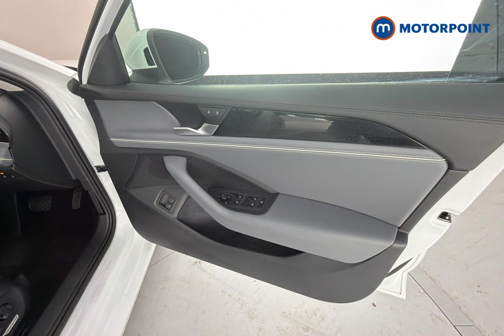 Volkswagen Passat Life Automatic Petrol Plug-In Hybrid Estate - Stock Number (1658413) - 19th supplementary image