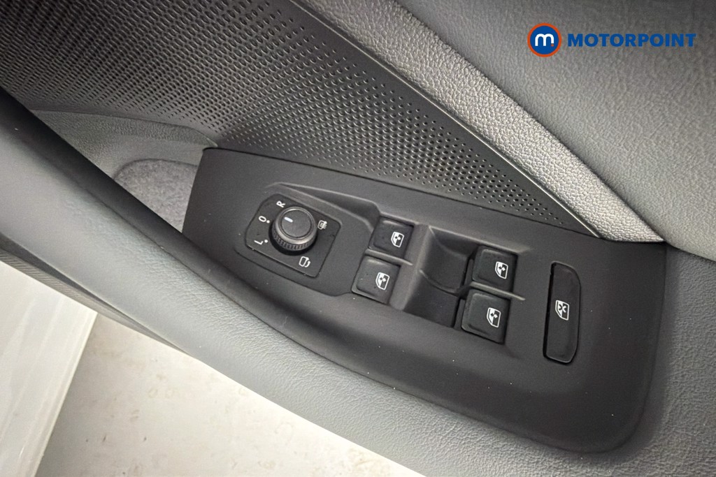 Volkswagen Passat Life Automatic Petrol Plug-In Hybrid Estate - Stock Number (1658413) - 20th supplementary image