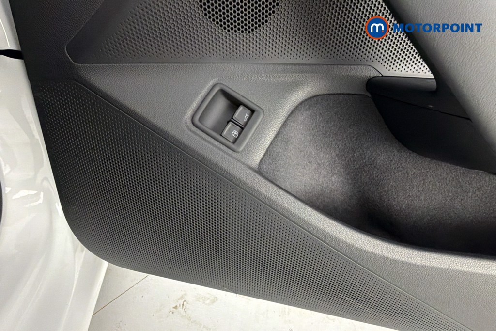 Volkswagen Passat Life Automatic Petrol Plug-In Hybrid Estate - Stock Number (1658413) - 21st supplementary image