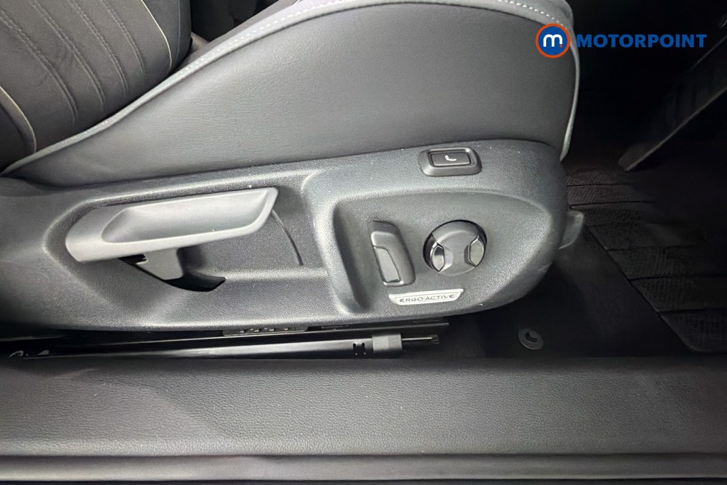 Volkswagen Passat Life Automatic Petrol Plug-In Hybrid Estate - Stock Number (1658413) - 25th supplementary image