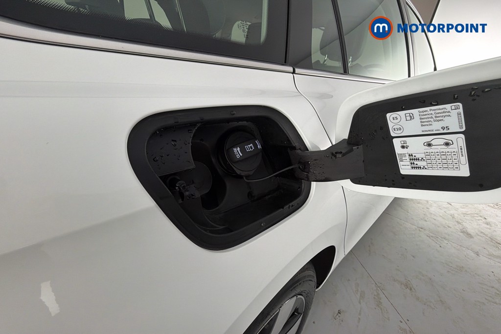 Volkswagen Passat Life Automatic Petrol Plug-In Hybrid Estate - Stock Number (1658413) - 41st supplementary image