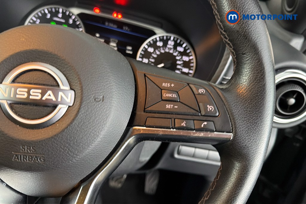 Nissan Juke N-Connecta Manual Petrol SUV - Stock Number (1658426) - 4th supplementary image