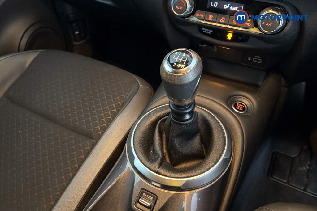 Nissan Juke N-Connecta Manual Petrol SUV - Stock Number (1658426) - 15th supplementary image