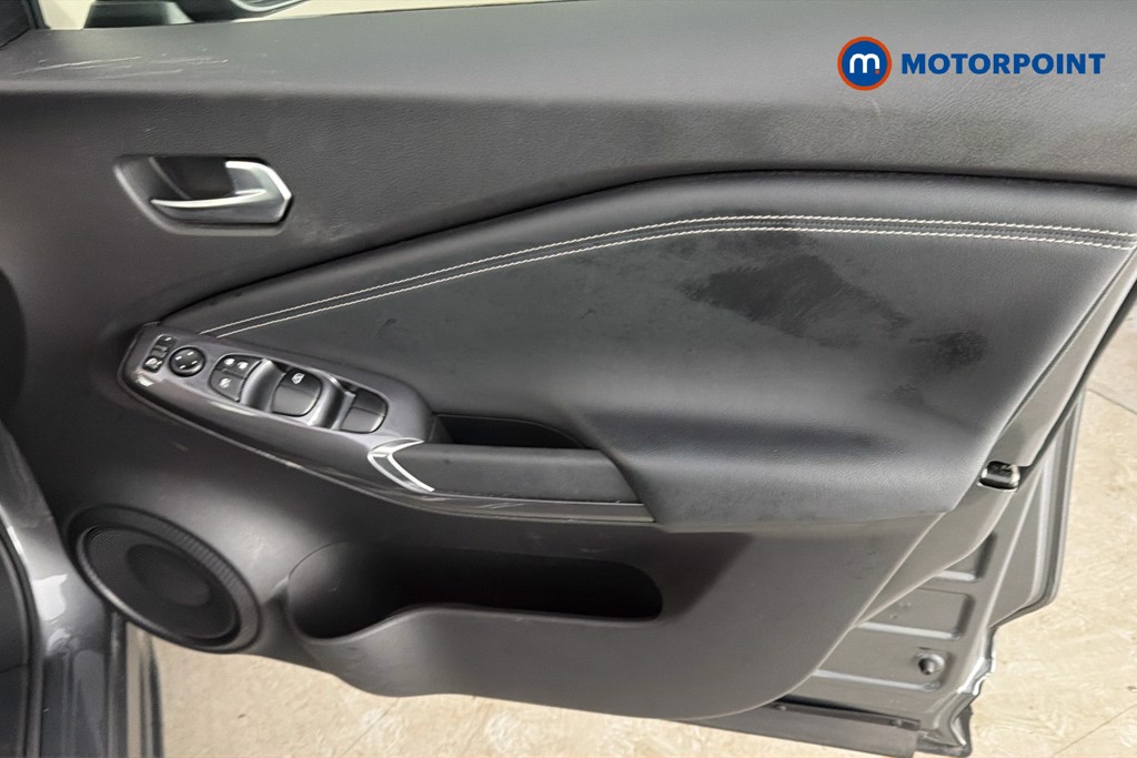Nissan Juke N-Connecta Manual Petrol SUV - Stock Number (1658426) - 19th supplementary image